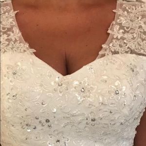 NWT A line wedding dress plus sizes available!